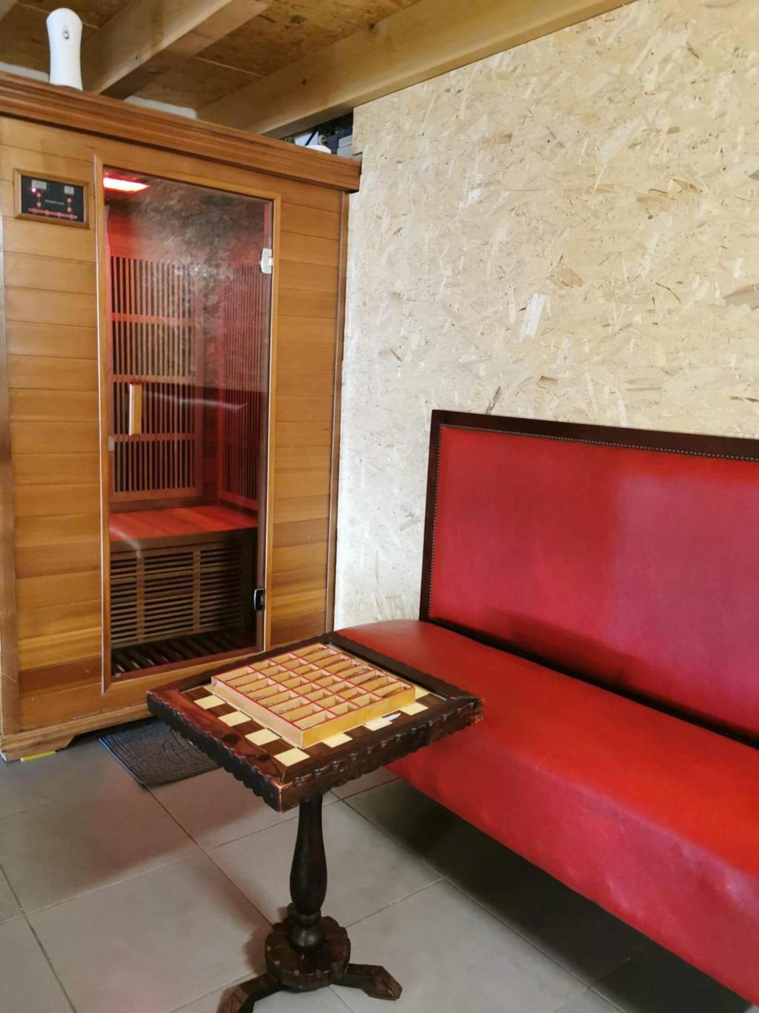 Villa Elegante A Carcassonne Avec Jardin Et Jacuzzi Exterior photo