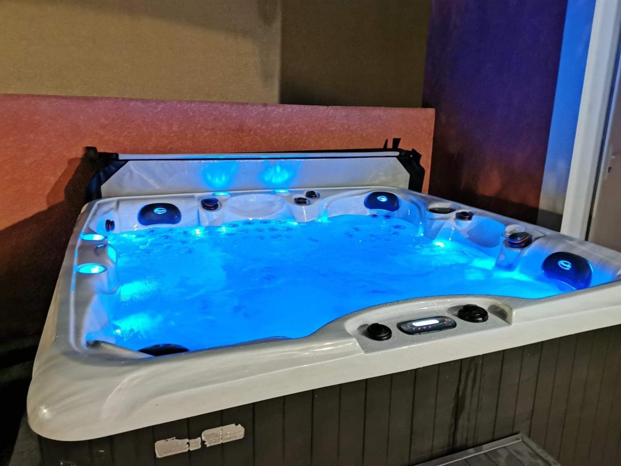 Villa Elegante A Carcassonne Avec Jardin Et Jacuzzi Exterior photo
