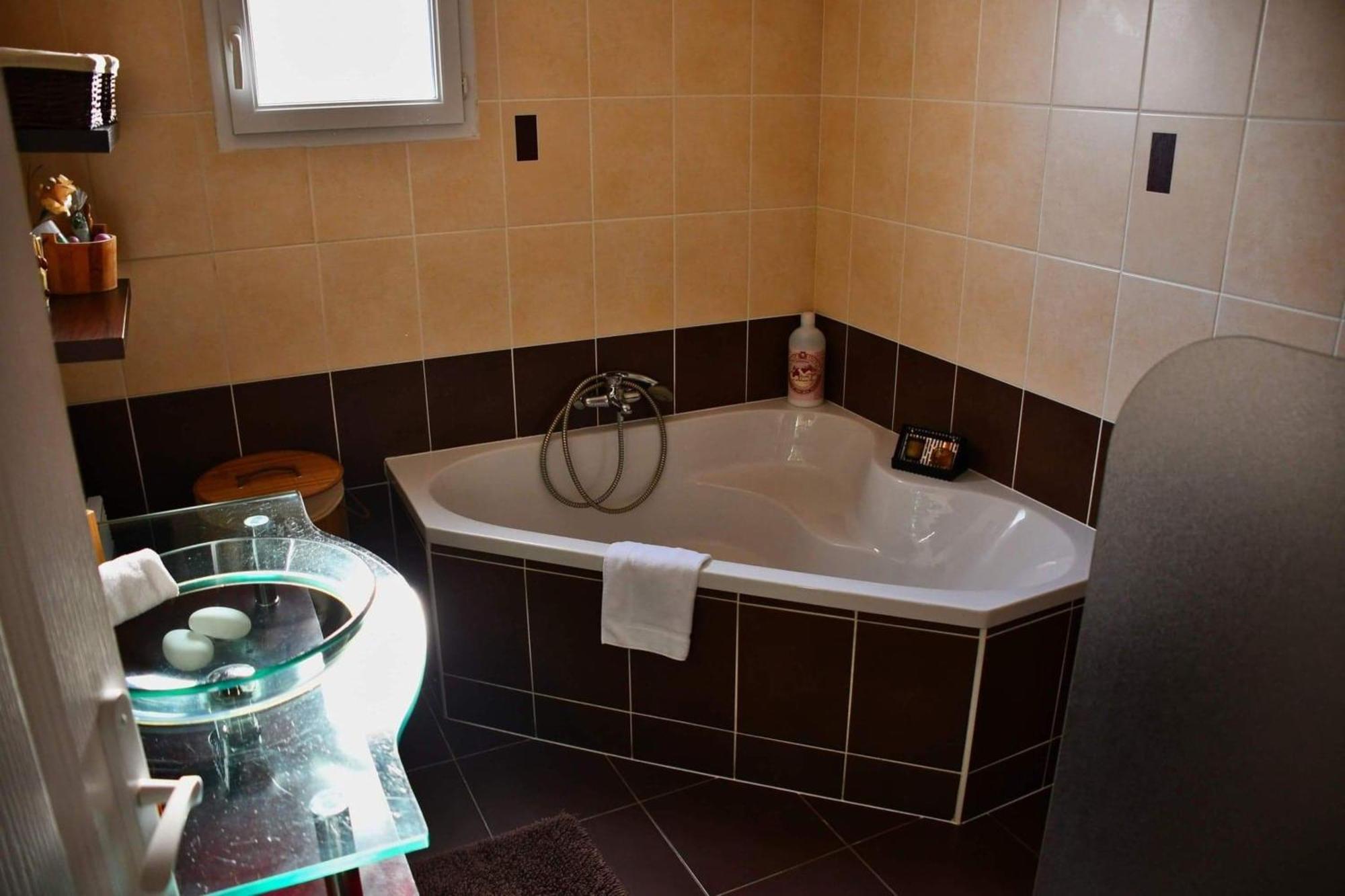 Villa Elegante A Carcassonne Avec Jardin Et Jacuzzi Exterior photo