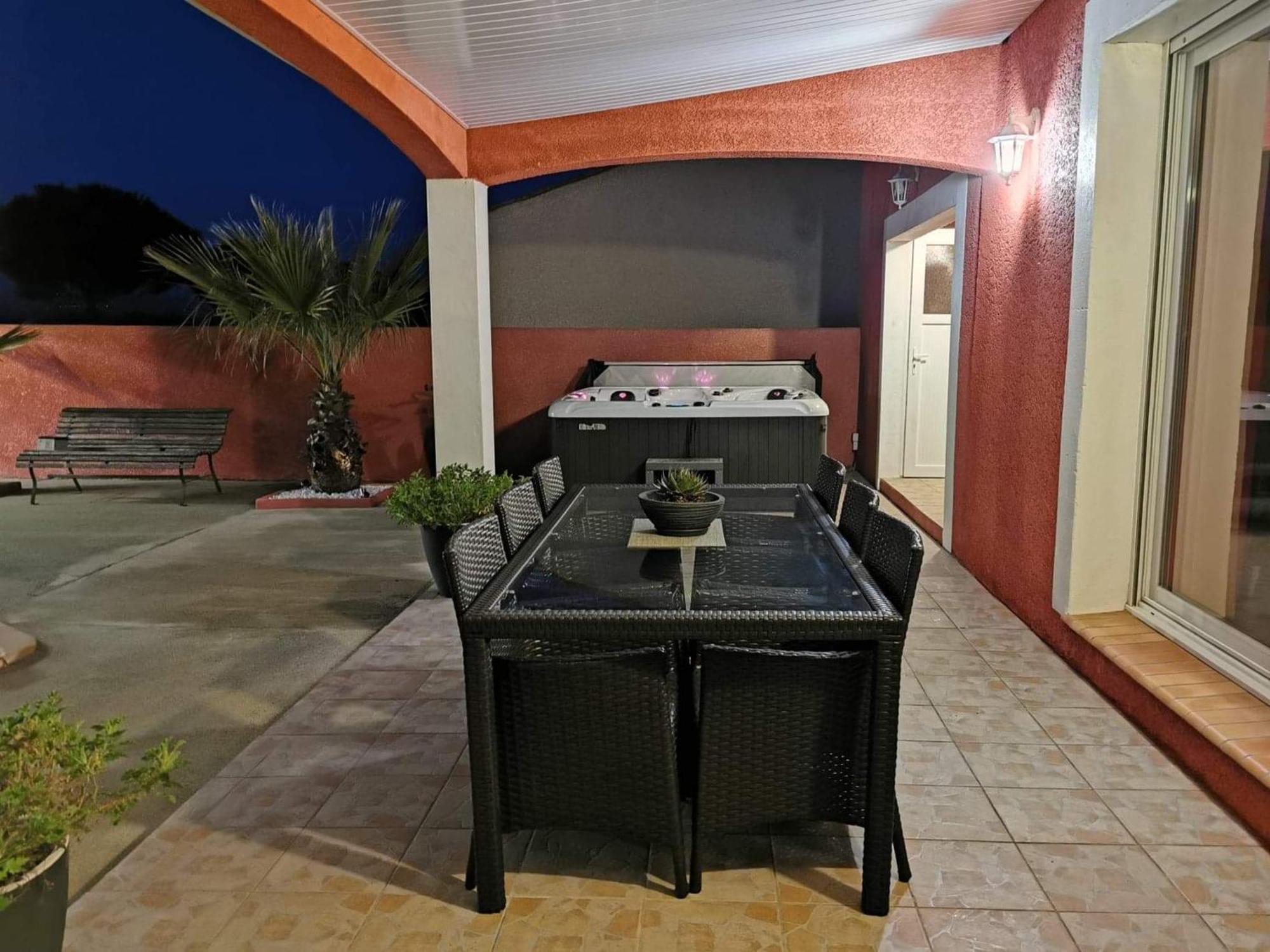 Villa Elegante A Carcassonne Avec Jardin Et Jacuzzi Exterior photo